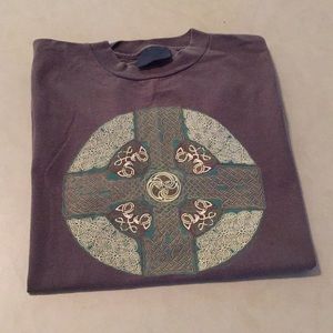 Celtic Design Shirt Sleeve Tee. Size M